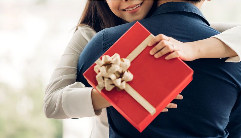 12 Ide Kado Pernikahan untuk Istri