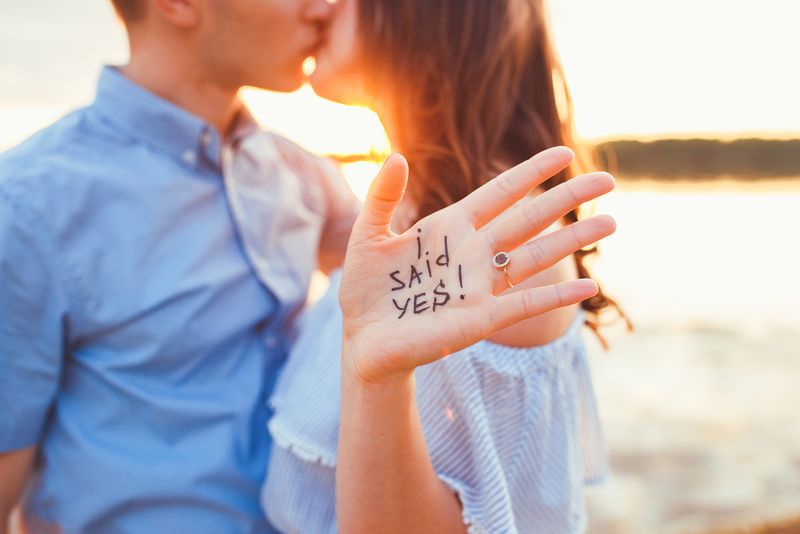 6 Film dengan Konsep Lamaran yang Romantis dan Unik!