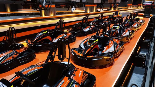 Ingin Punya Pengalaman Kencan yang Berbeda? Yuk Nge-date di Barcode Gokart!