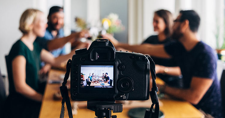 3 Situs Teratas untuk Menemukan Fotografer untuk Acara Anda