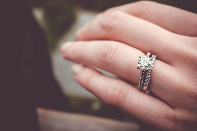 5 Alasan yang Salah untuk Memutuskan Menikah